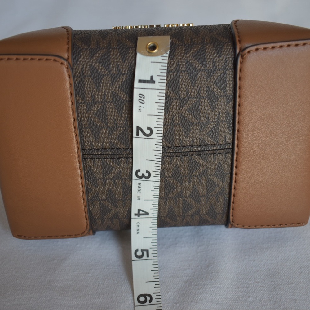 Michael Kors Mercer bucket bag - Picture 16 of 16